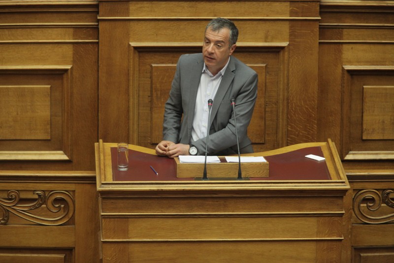 Θεοδωράκης: Να δώσει η κυβέρνηση τα στοιχεία που έχει για τα δάνεια των κομμάτων και των ΜΜΕ - Media