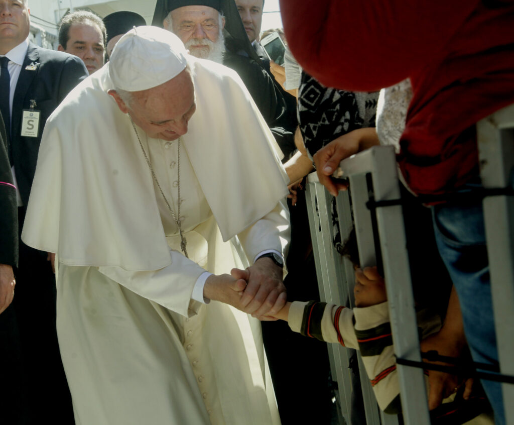 Economist για το ταξίδι του Πάπα στη Λέσβο: Η πιο ενδιαφέρουσα στιγμή της θητείας του - Media