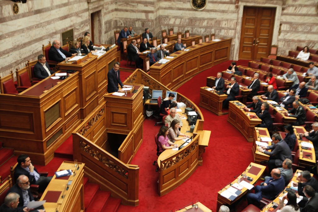 «Μετωπική» στη Βουλή για προσφυγικό και ασφάλεια - Media