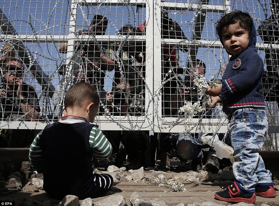 Ξεπερνά τα όρια του απάνθρωπου η ακροδεξιά νομοθεσία της Αυστρίας κατά των προσφύγων  - Media