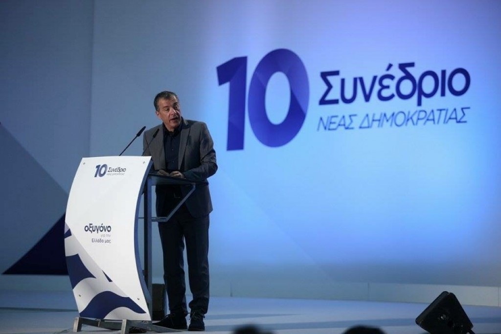 Θεοδωράκης και Σκανδαλίδης με ευγενικά αμυντική στάση  στο συνέδριο της ΝΔ  - Media