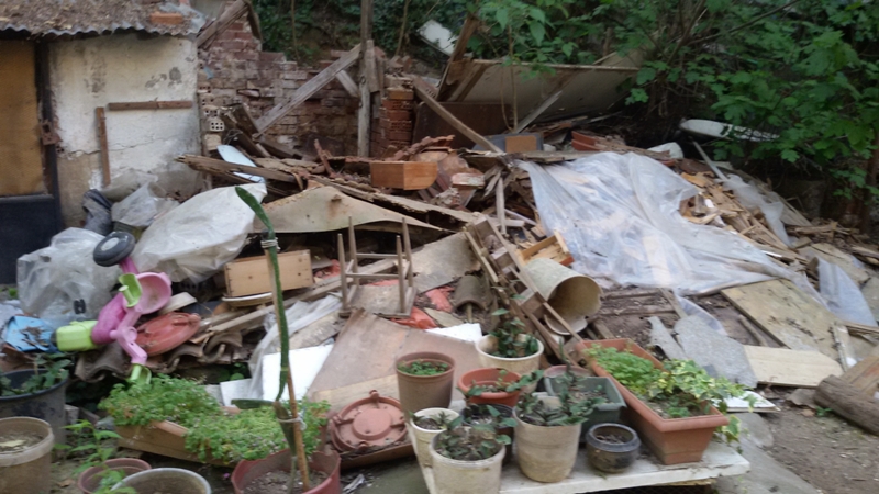 Θεσσαλονίκη: Μετέτρεψαν το σπίτι τους σε χωματερή με 6,5 τόνους σκουπίδια (Photos) - Media