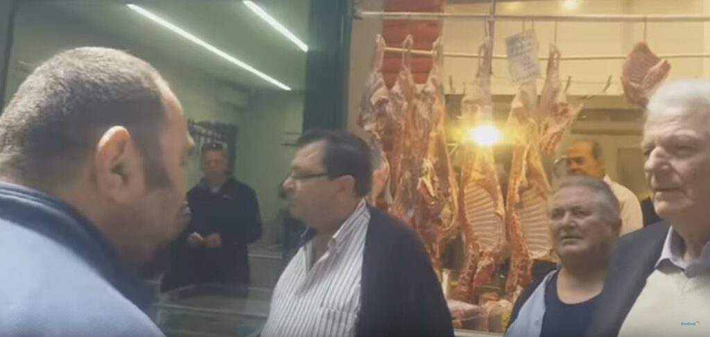 Αποδοκιμάστηκαν βουλευτές του ΣΥΡΙΖΑ στην Θεσσαλονίκη - «Είμαι χρυσαυγίτης και ρατσιστής» (Video) - Media