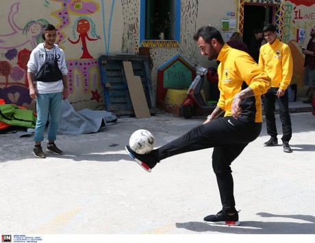 Η ΑΕΚ έπαιξε μπάλα με τα προσφυγόπουλα (Photos) - Media