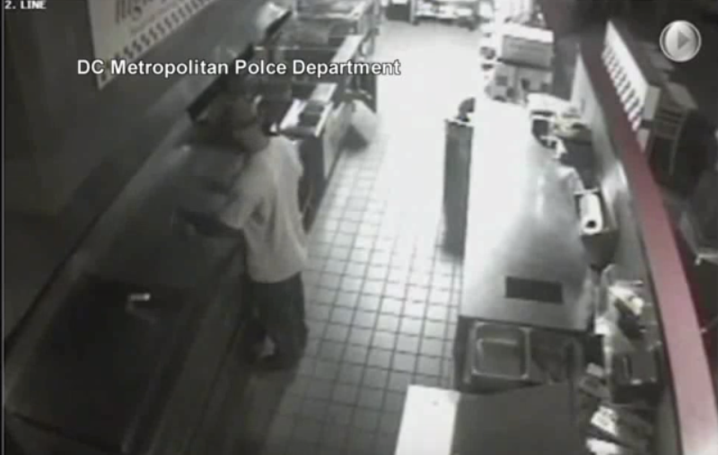 Διαρρήκτης μπήκε σε fast food και έψησε μπέργκερ (Video) - Media