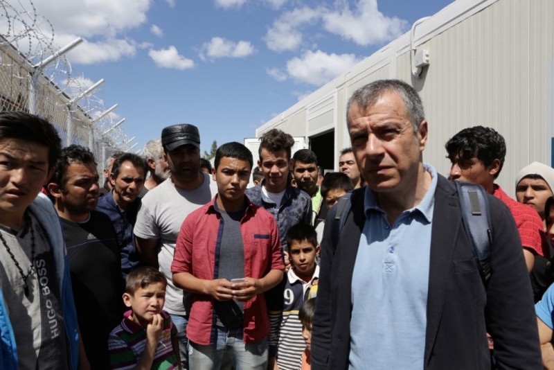 Αυτοψία του Σταύρου Θεοδωράκη στο Hot Spot της Χίου (Photos) - Media