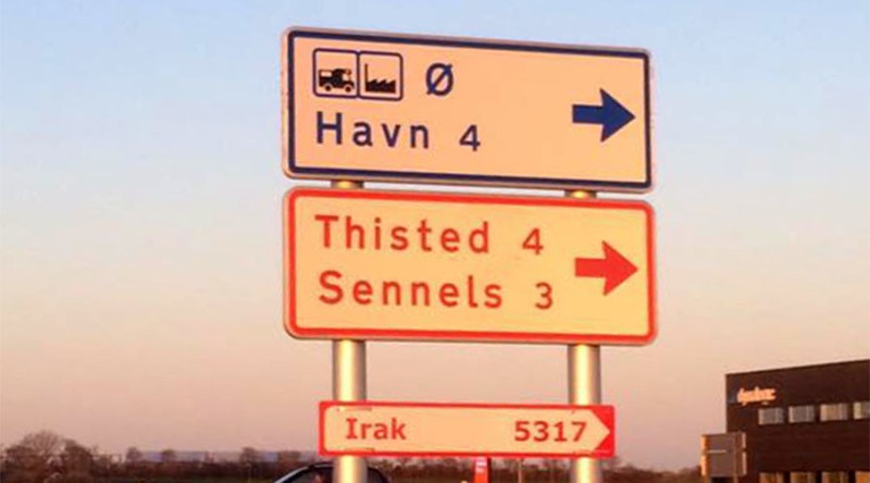 Δανία: Πινακίδες δείχνουν στους πρόσφυγες το «δρόμο για το σπίτι» (Photos) - Media