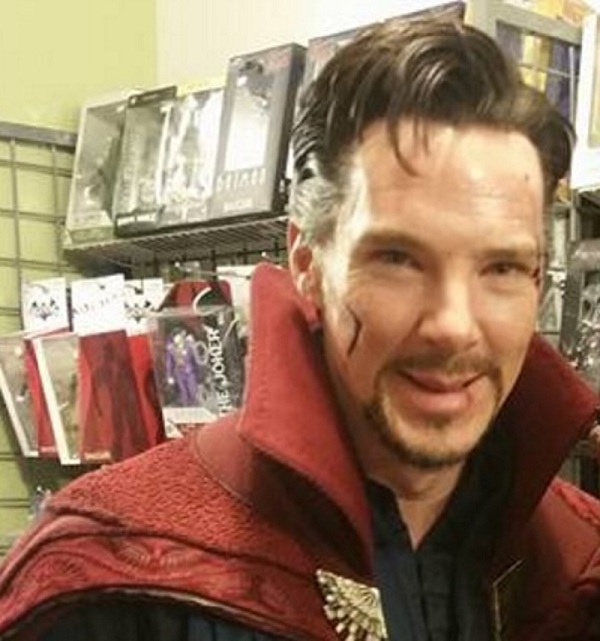 Ο Benedict Cumberbatch κυκλοφορεί στη Νέα Υόρκη ντυμένος μάγος (Photoς - Video) - Media