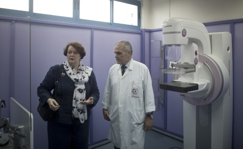 Γάζα: Βρετανίδα βουλευτής κάνει διακοπές χειρουργώντας καρκινοπαθείς  - Media