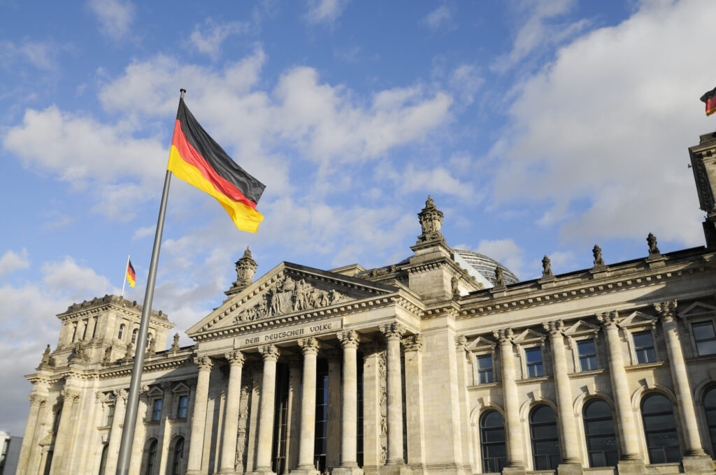 Γερμανία: Αυξήσεις 4,75% στους μισθούς των δημοσίων υπαλλήλων - Media