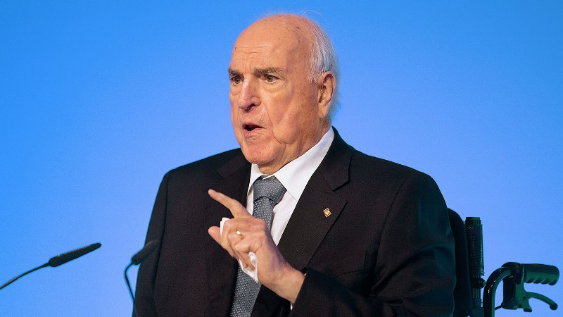 Προβληματισμός Κολ για το προσφυγικό: Η Ευρώπη δεν μπορεί να μετατραπεί σε νέα πατρίδα - Media