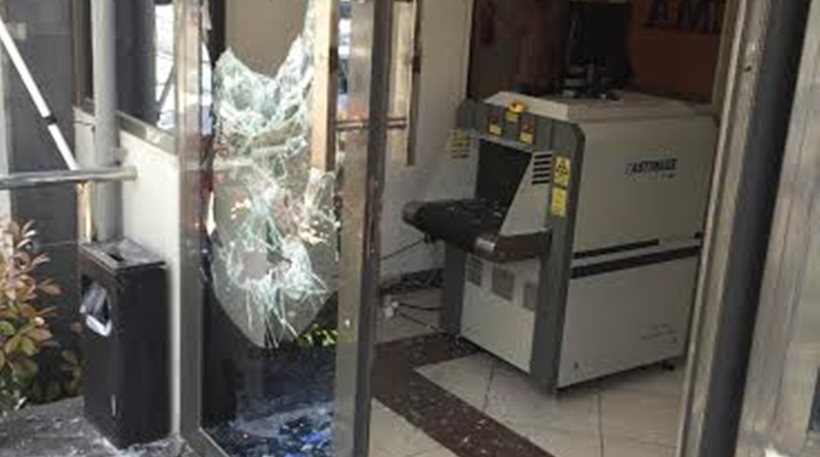 Επίθεση κουκουλοφόρων στα γραφεία της εφημερίδας «Πρώτο Θέμα» (Photos) - Media
