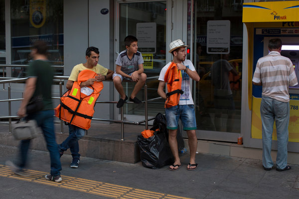 ΝΥΤ: Καταρρέει η περιοχή της Σμύρνης που «άνθισε» από τη διακίνηση προσφύγων - Media