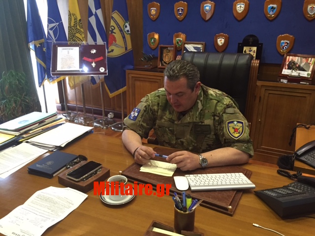 Το Twitter στα... χακί τρολάρει τον Πάνο Καμμένο - Media