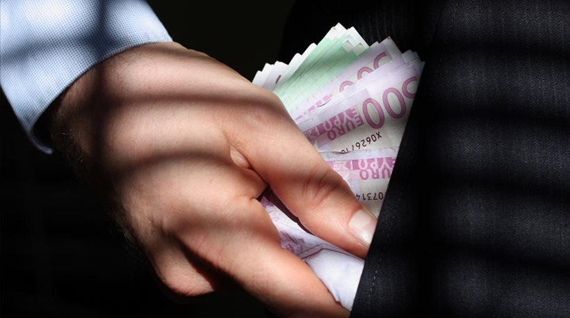 Κομπίνα με ασυνόδευτα δέματα στον Πειραιά: Απέσπασε πάνω από 150.000 ευρώ από επιχειρηματίες! - Media