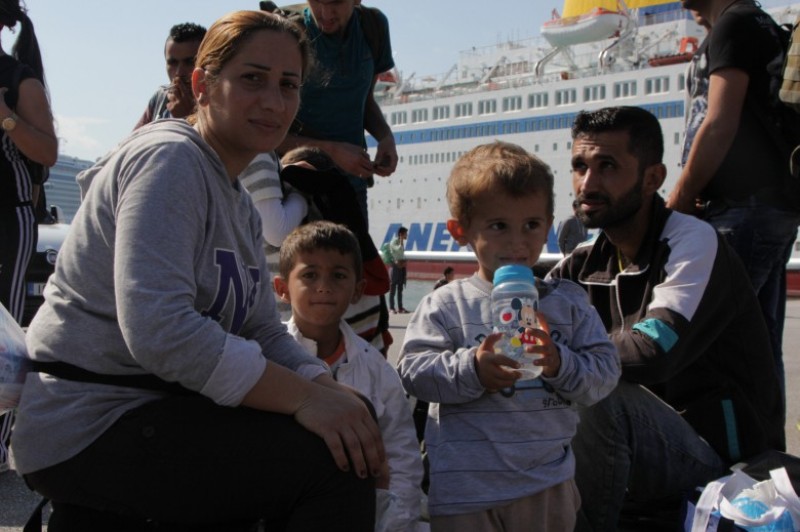Πόσοι πρόσφυγες και μετανάστες φιλοξενούνται σήμερα στο λιμάνι του Πειραιά;  - Media