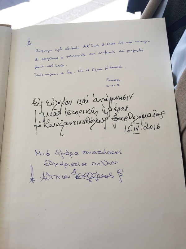 Τα χειρόγραφα μηνύματα Πάπα, Βαρθολομαίου και Ιερώνυμου στο βιβλίο του νησιού - Media