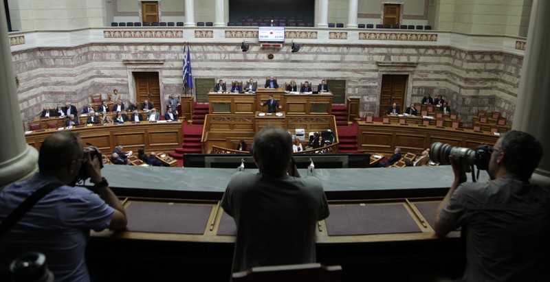 Με «άρωμα Καραμανλή» η συζήτηση στη Βουλή - Media