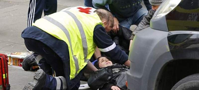 Βρυξέλλες: Ι.Χ. παρέσυρε Μουσουλμάνα σε αντι-ισλαμιστική διαδήλωση (Σκληρό Video) - Media