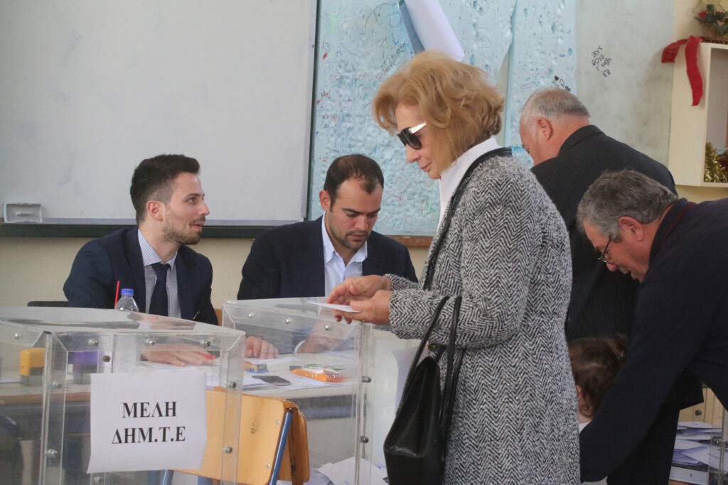 Παρατείνονται οι εκλογές στη ΝΔ - Συνεχίζεται η ροή ψηφοφόρων - Media