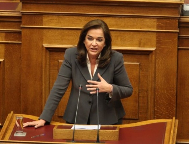 Ο «διάλογος» Παπαδημούλη - Μπακογιάννη στο Twitter   - Media