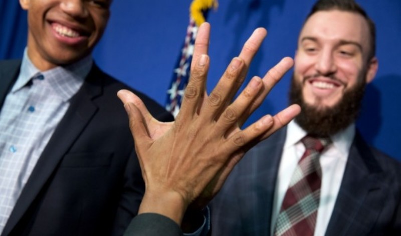 Ο Αντεντοκούνμπο …νίκησε τον Ομπάμα - Media