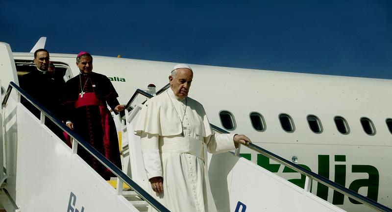 To tweet του Πάπα για τους πρόσφυγες στο δρόμο προς τη Λέσβο - Media