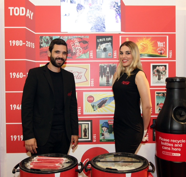 Coca-Cola: Απολαυστική & δροσιστική για σχεδόν έναν αιώνα - Media