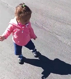 Το αξιολάτρευτο πιτσιρίκι που… φοβάται τη σκιά του! (Video) - Media