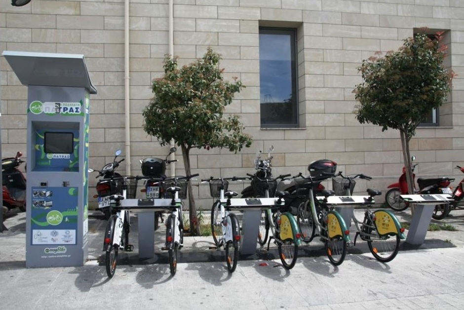 Νέοι κανόνες κυκλοφορίας: Κράνος και στα ποδήλατα - Τι αλλάζει για ηλεκτρικά πατίνια, rollers και skateboards - Media