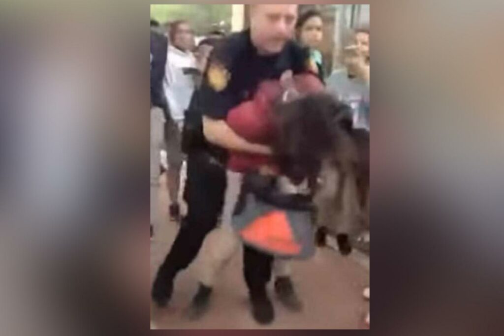 Σοκ στις ΗΠΑ - Αστυνομικός χτυπάει βάναυσα 12χρονη μαθήτρια επειδή τσακώθηκε με συμμαθήτριά της (Σκληρό Video) - Media