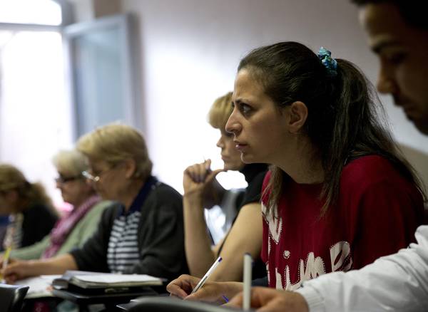 Οι πρόσφυγες του Πάπα μαθαίνουν Ιταλικά - Media