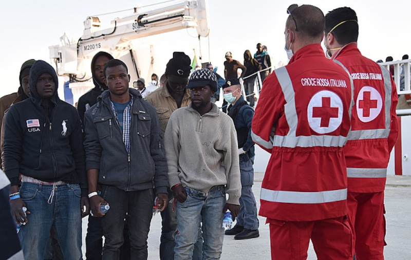 Επτά ευρωβουλευτές ρωτούν την Κομισιόν για τη μετεγκατάσταση προσφύγων - Media