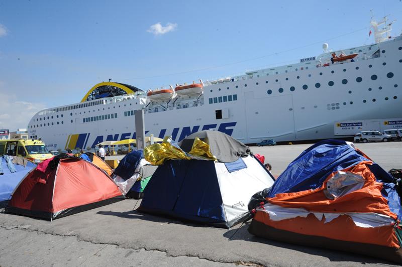 Οι πρόσφυγες θα μεταφερθούν στο Σκαραμαγκά από το λιμάνι του Πειραιά μέσα στην εβδομάδα - Media