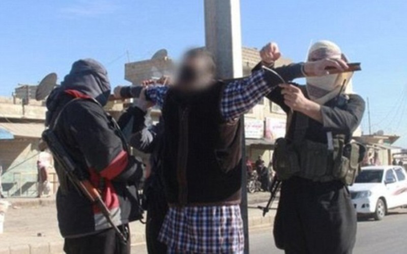 Νέα φρίκη από τον ISIS: Σταύρωσε τέσσερα άτομα (Photos) - Media