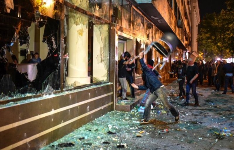 Χάος και επεισόδια στα Σκόπια κατά του προέδρου Ιβάνοφ (Photos- Videos) - Media