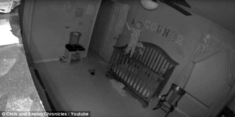 Ανατριχιαστικό: Το παιδάκι που ουρλιάζει το βράδυ στην κούνια του και έχει διχάσει το διαδίκτυο (Video) - Media