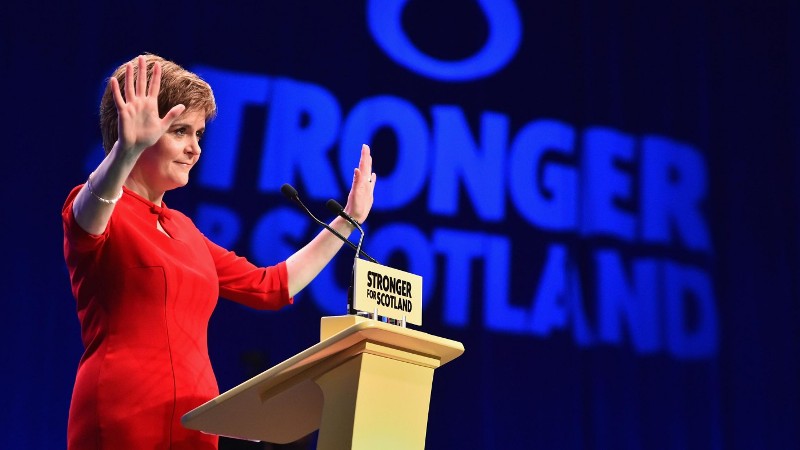 Δεσμεύτηκε για δημοψήφισμα ανεξαρτησίας η ηγέτις της Σκωτίας, Νίκολα Στέρτζον - Media