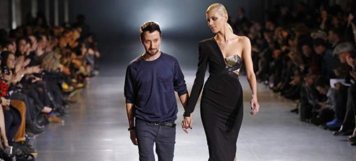 Ο καλλιτεχνικός διευθυντής του Versace το νέο «απόκτημα» του Yves Saint Laurent (Photos) - Media