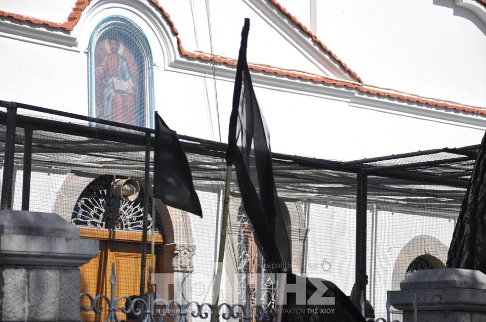 Χίος: Με μαύρες σημαίες στους δρόμους πριν την Ανάσταση- Διαδηλώνουν για την απαγόρευση του Ρουκετοπόλεμου (Photos) - Media