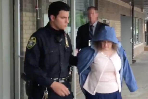 ΗΠΑ: Συνελήφθη δασκάλα που έκανε σεξ με 17χρονο μαθητη σε νεκροταφείο (Video) - Media