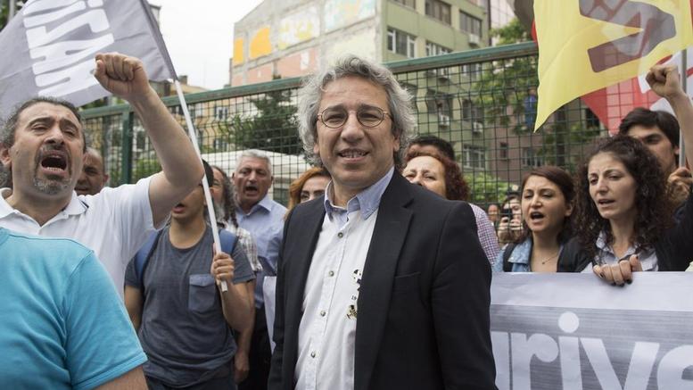 Ένοπλη επίθεση κατά του αρχισυντάκτη της Cumhuriyet – Τραυματισμός ενός δημοσιογράφου (Video) - Media