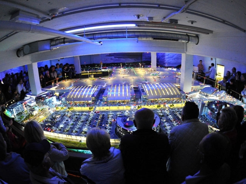 Περιηγηθείτε στο μεγαλύτερο αεροδρόμιο μινιατούρα (Photos - Video) - Media