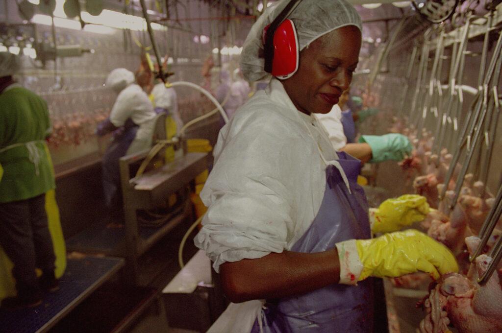 Συνθήκες σκλαβιάς σε εργοστάσια των ΗΠΑ: Εργαζόμενοι φοράνε πάνες γιατί απαγορεύεται να πάνε στην τουαλέτα  - Media