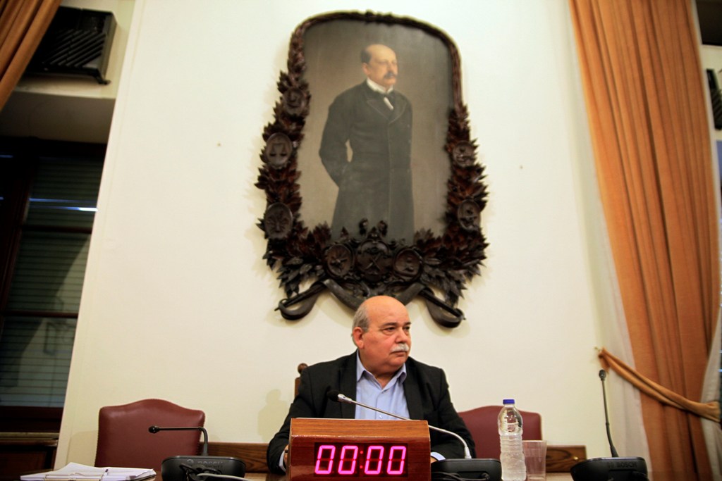 Αλλαγές και στα πόθεν έσχες φέρνει το πολυνομοσχέδιο - Media