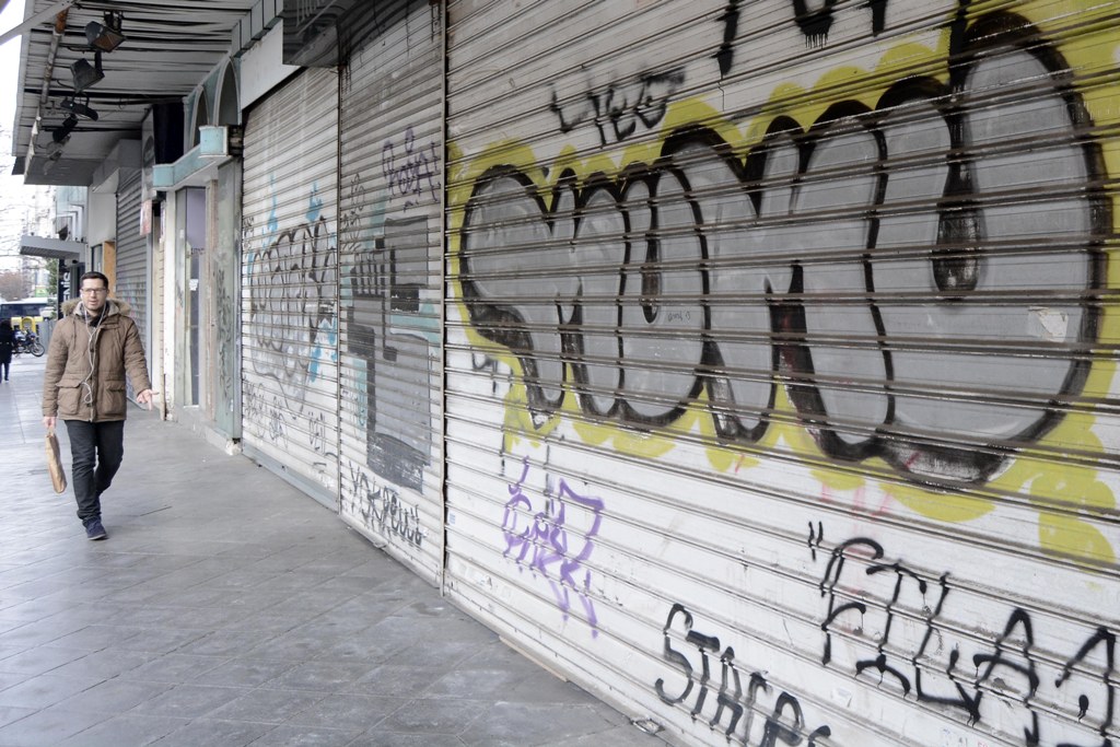 Αυξήσεις παντού φέρνει το πολυνομοσχέδιο - Τι θα συμβεί με ΦΠΑ, ΕΝΦΙΑ και τέλη κυκλοφορίας - Media