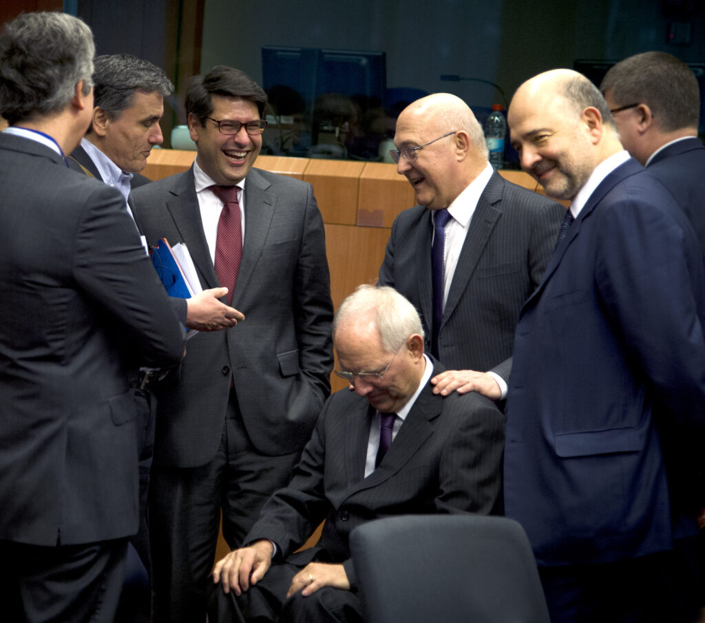 Ο Σόιμπλε πείσθηκε για την ανάγκη ελάφρυνσης του ελληνικού χρέους - Γεφυρώνεται το χάσμα ανάμεσα σε ΔΝΤ και ΕΕ - Media