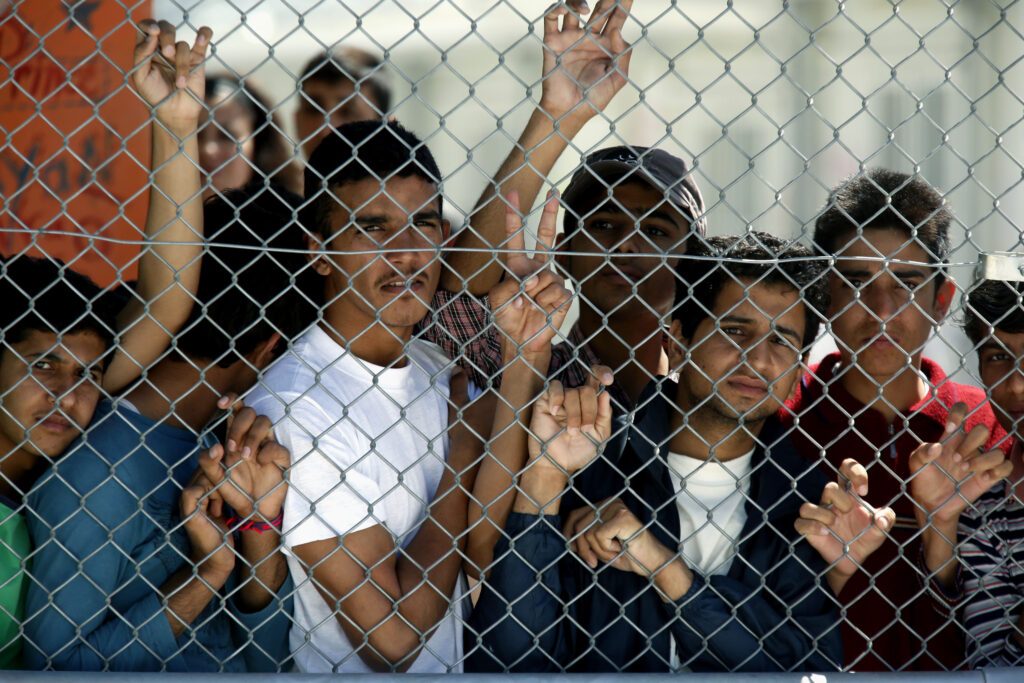 Έκρυθμη η κατάσταση στη Λέσβο με 3.000 εγκλωβισμένους - Media