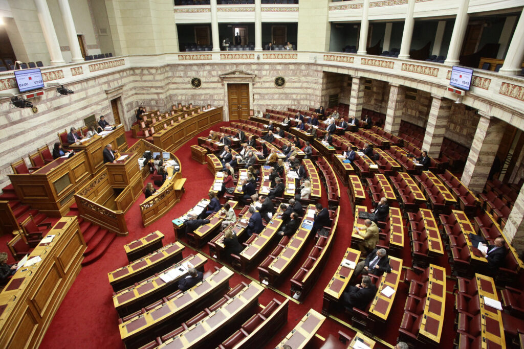 Βουλή: Σε υψηλούς τόνους η πρώτη μέρα συζήτησης για φορολογικό - ασφαλιστικό - Media