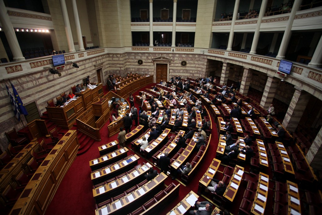 Την ερχομένη εβδομάδα μπαίνει στη Βουλή το ν/σ για κόκκινα δάνεια και «κόφτη» δαπανών - Media